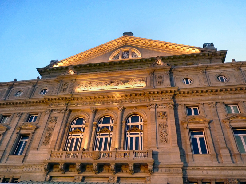 Le théâtre (Opéra) Colon sur l'Avenida 9 de julio - 1908 