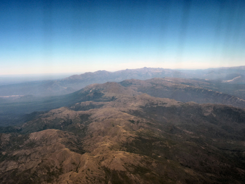 Premières visions des Andes vues d'avion 