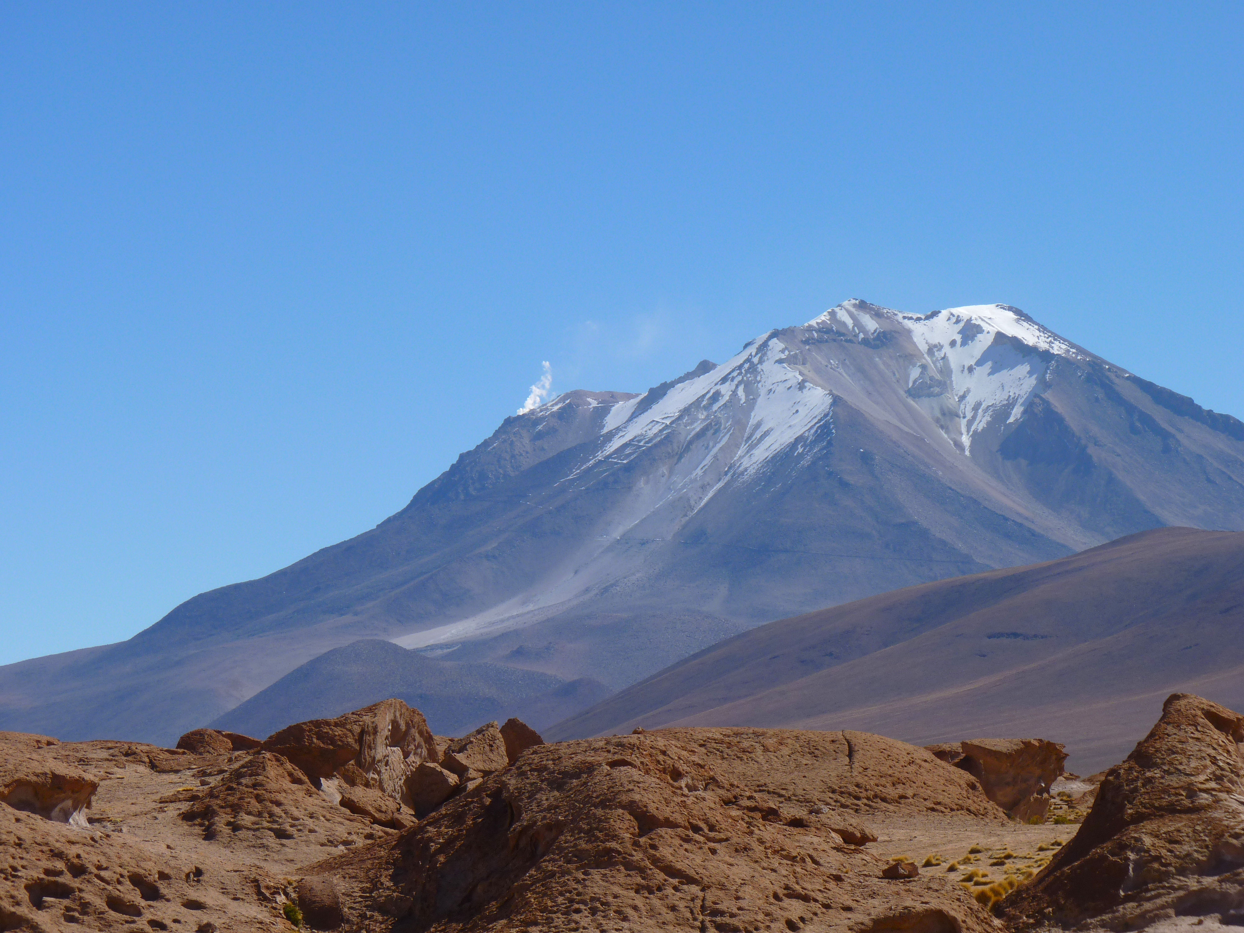 ainsi que le Tunupa, volcan en activité constante 