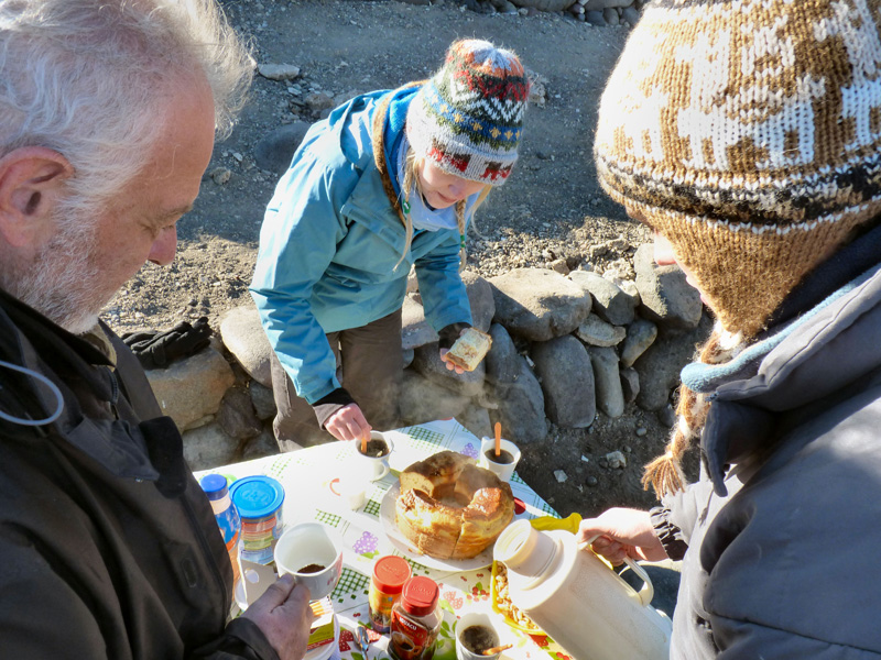 Le desayuno (petit-déjeuner), réconfort après plusieurs heures dans le grand froid à 4000 m d'altitude 