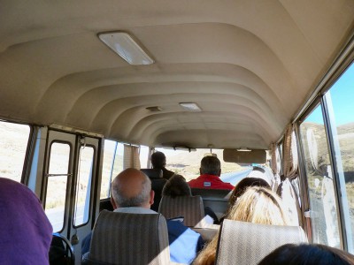 sur la route de Tiahuanaco en micro bus 